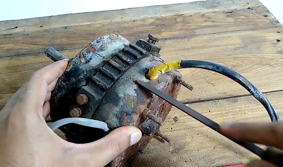 How to clean air cooler motor