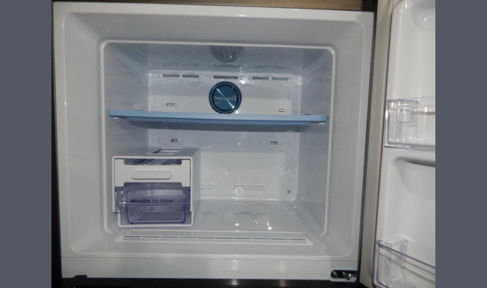 Samsung 324 L 3-Star Inverter Frost Free Double Door Refrigerator 02
